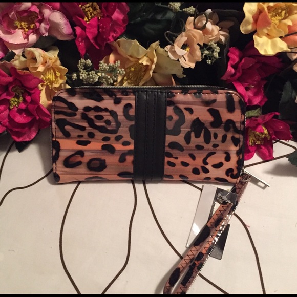 No Boundaries Handbags - 🤗 new clutch Pocketbook